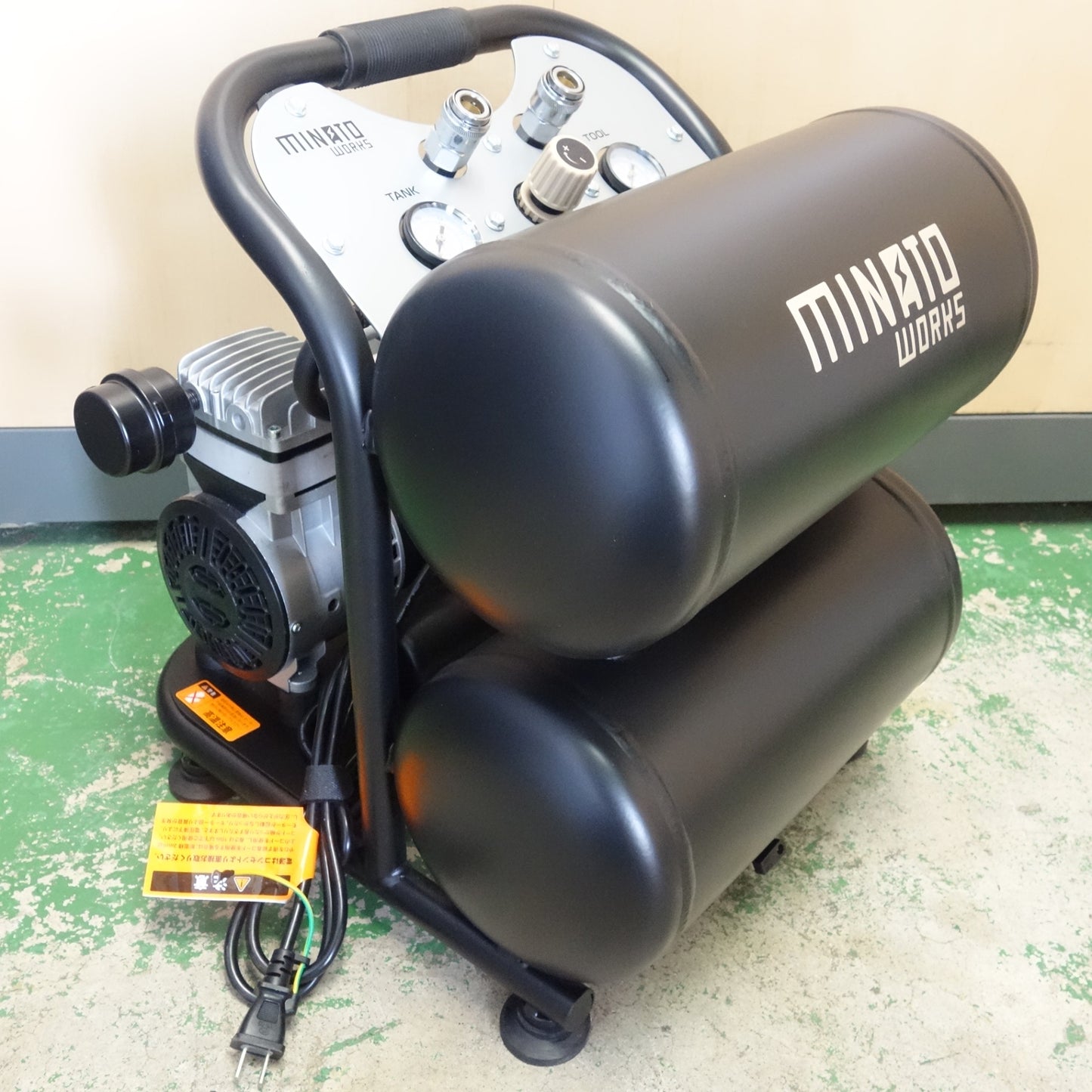 [送料無料] ほぼ未使用☆ミナト 常圧 エアー コンプレッサー 屋内用 100V CP-20Si タンク容量 20L 静音 オイルレス型 MINATOWORKS☆