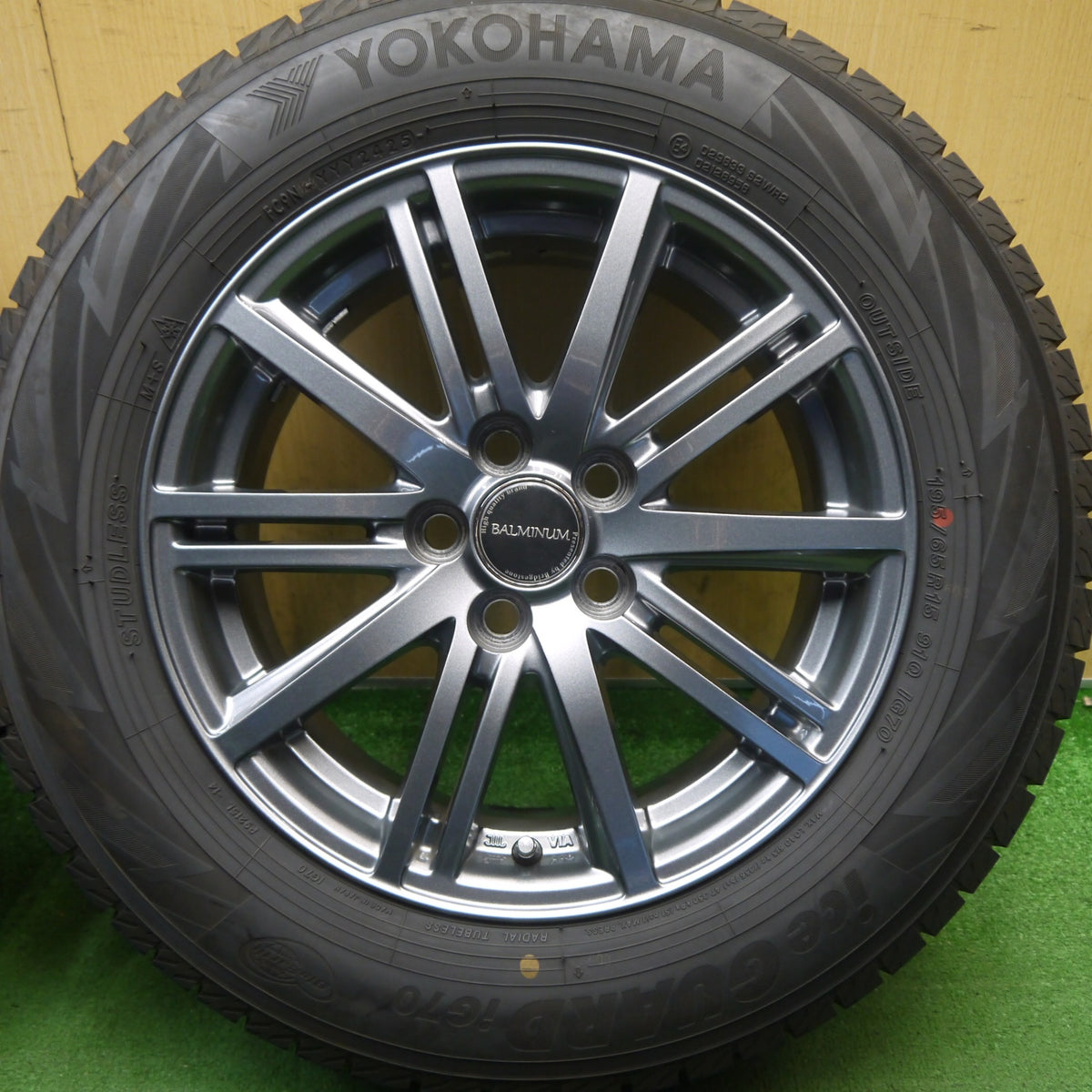 バリ溝！25年！キレイ！ほぼ10分◎プリウス 等 195/65R15 スタッドレス ヨコハマ アイスガード iG70 BALMINUM BR10 バルミナ 15インチ PCD100/5H◎6091404Hス