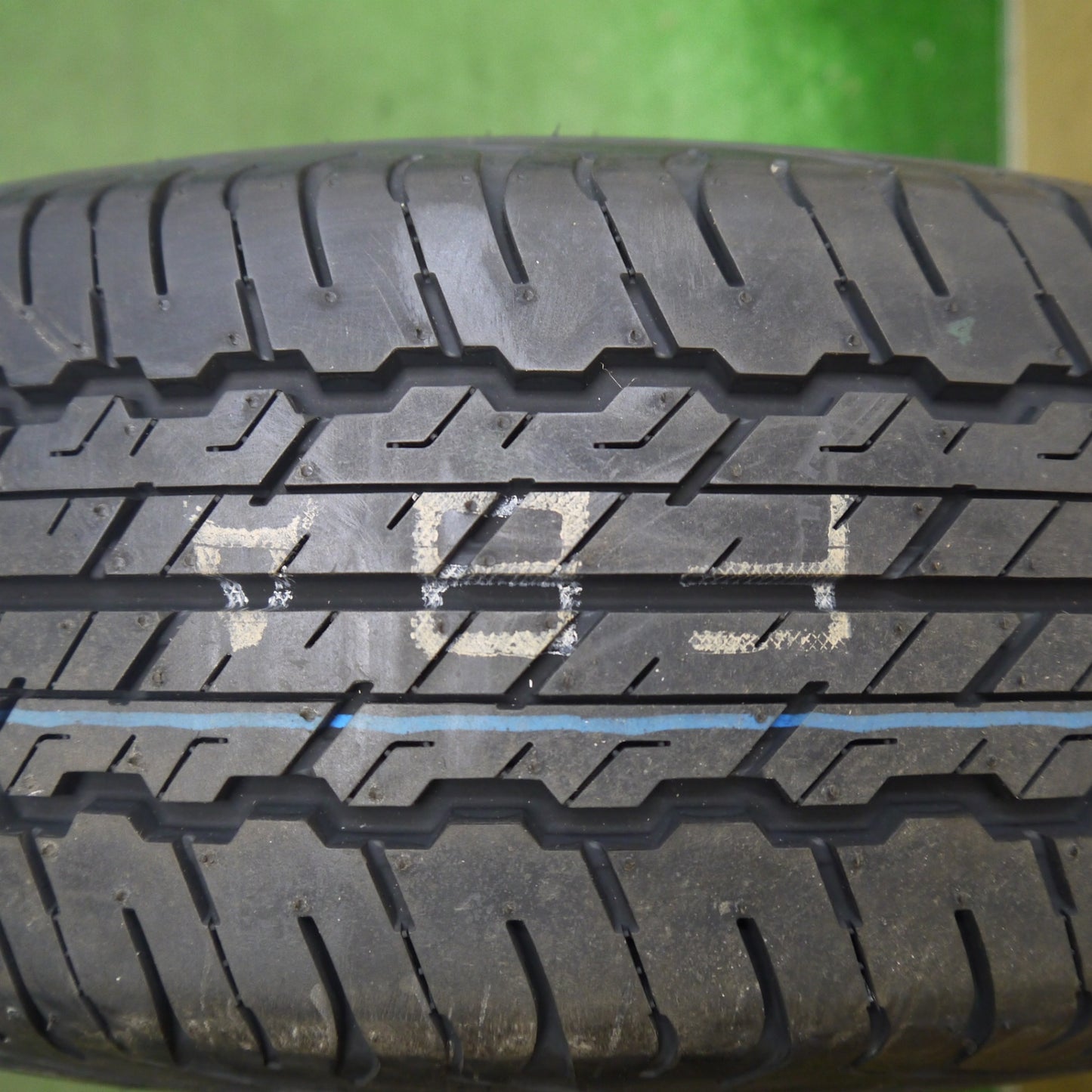 新車外し！24年！1本★スズキ ジムニー シエラ 純正 スチール 195/80R15 ダンロップ AT20 グラントレック スペア 15インチ PCD139.7/5H★6021706Hノ