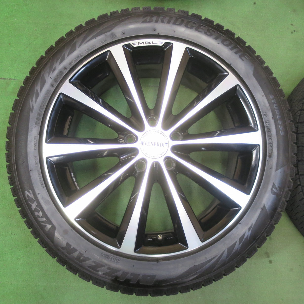 バリ溝！9.5分★スタッドレス 225/50R18 ブリヂストン ブリザック VRX2 VENERDi COSMIC ヴェネルディ コスミック 18インチ PCD114.3/5H★5062207イス