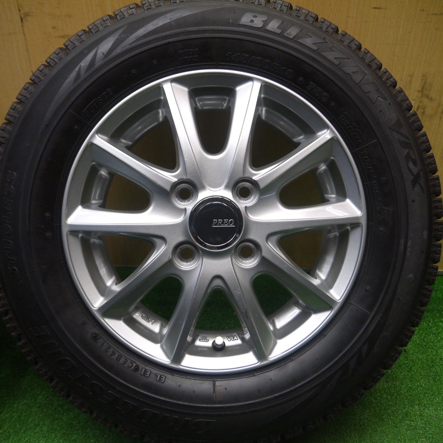 [送料無料] バリ溝！キレイ！8.5分★スタッドレス 145/80R13 ブリヂストン ブリザック VRX PREO プレオ 13インチ PCD100/4H★4111204Hス