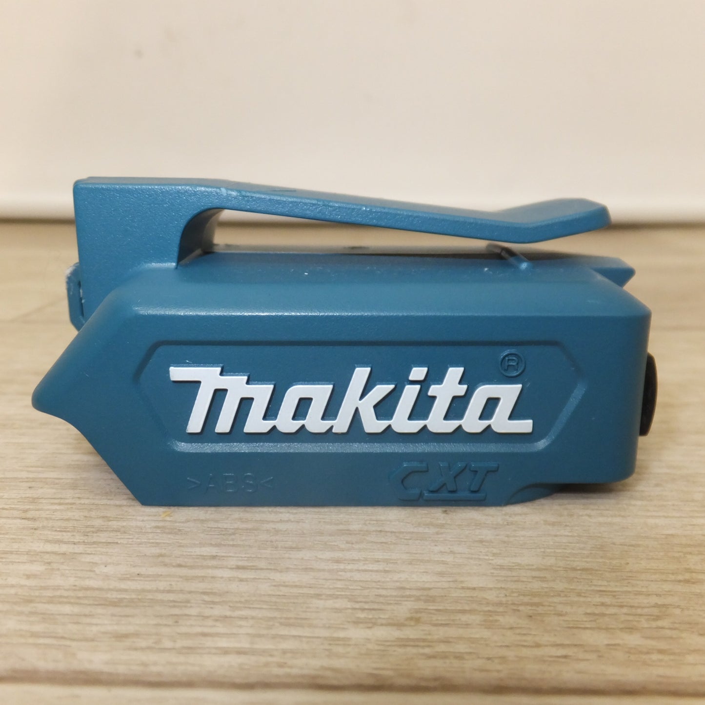 [送料無料] キレイ★マキタ makita バッテリ BL1015　USB用アダプタ ADP06　セット★