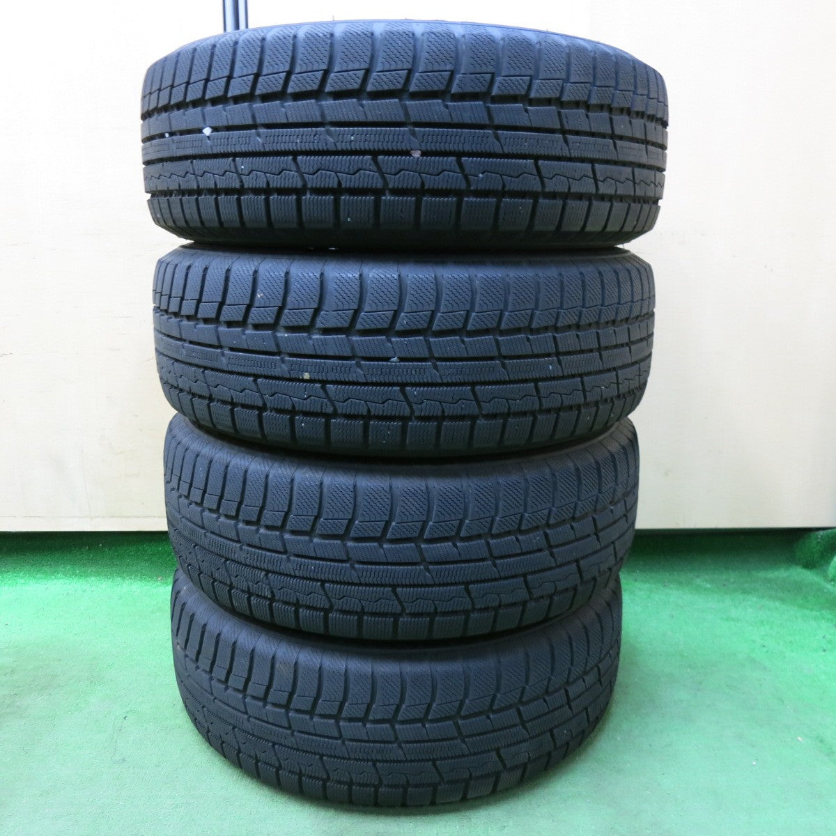[送料無料] バリ溝！22年！9.5分★スタッドレス 215/65R16 トーヨー ウインタートランパス TX JOKER ジョーカー 16インチ PCD114.3/5H★4120606SYス