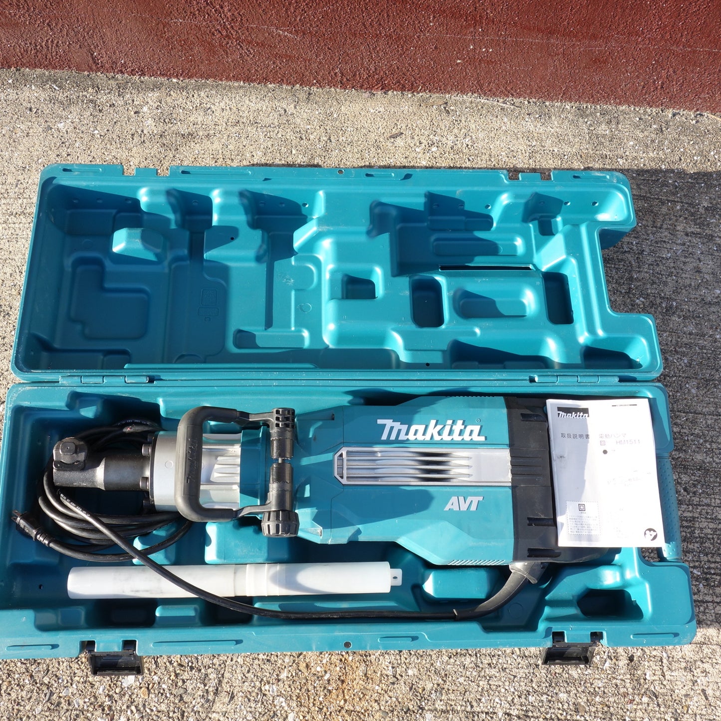 [送料無料] ◆makita マキタ 電動ハンマ HM1511 六角軸30mm ハツリ 電動工具 キャスタ付きプラスチックケース 100V 50/60Hz◆