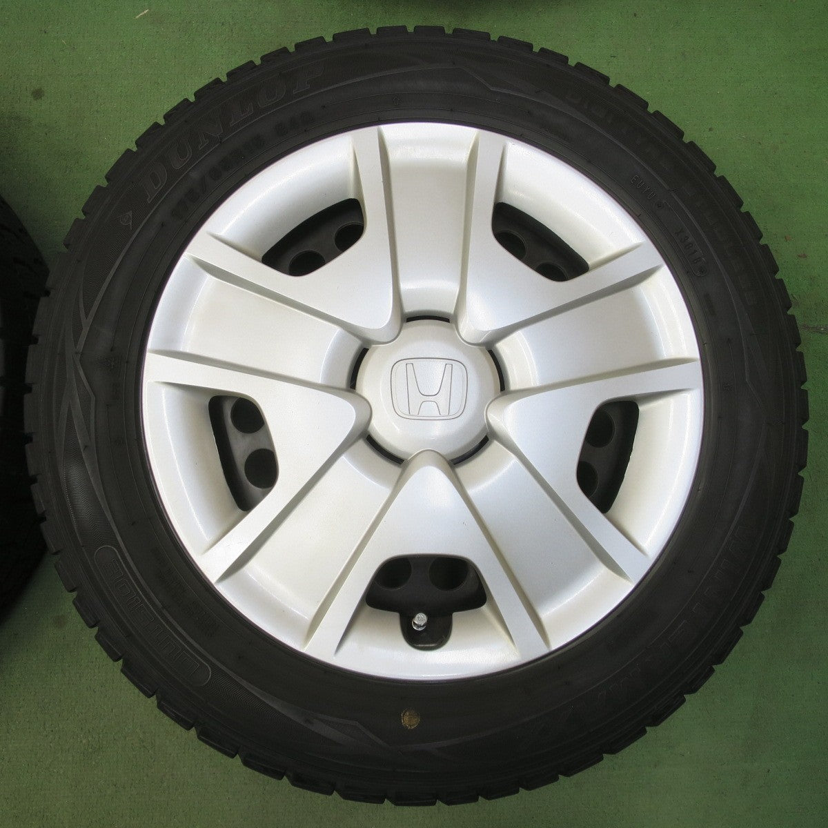 バリ溝！8.5分★ホンダ フィット 純正 スチール 175/65R15 スタッドレス ダンロップ ウインターマックス WM01 15インチ PCD100/4H★6043020イス