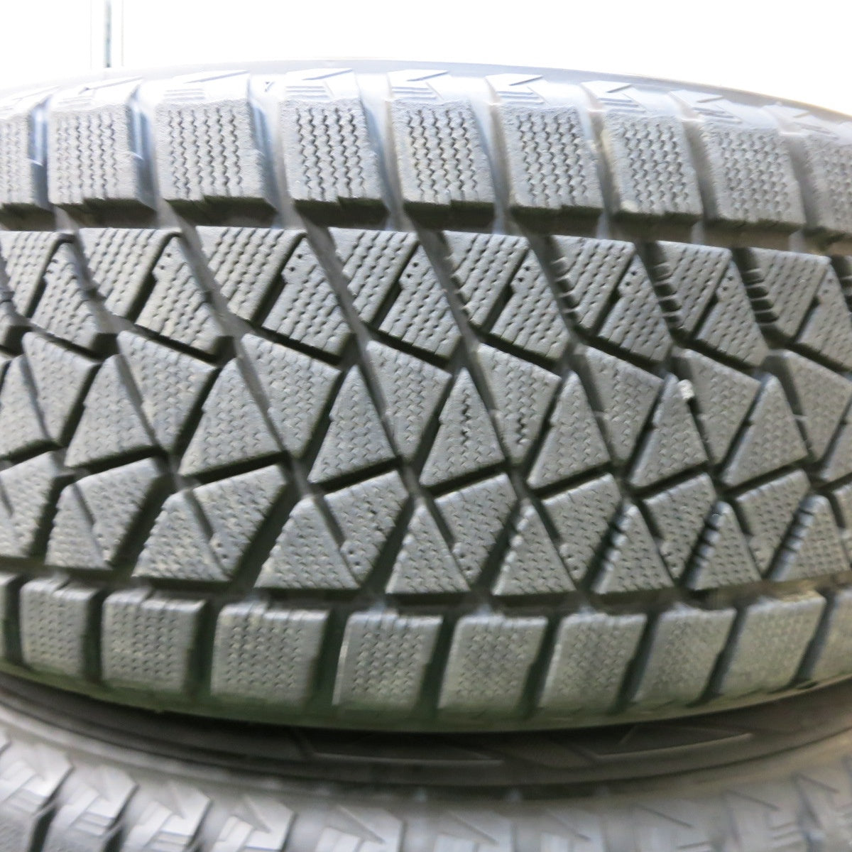 [送料無料] バリ溝！キレイ！8.5分★ベンツ アウディ 等 AGA Burg ブルグ 235/60R18 スタッドレス ブリヂストン ブリザック DM-V2 18インチ PCD112/5H★4112108SYス