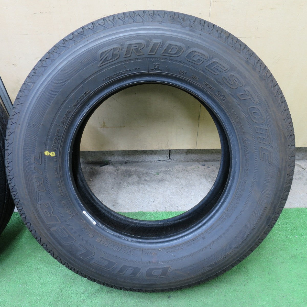 バリ溝！24年！9.5分★195/80R15 ブリヂストン デューラー H/L 852 DUELER タイヤ 15インチ ジムニー ノマド シエラ 等★6021603NGノタ