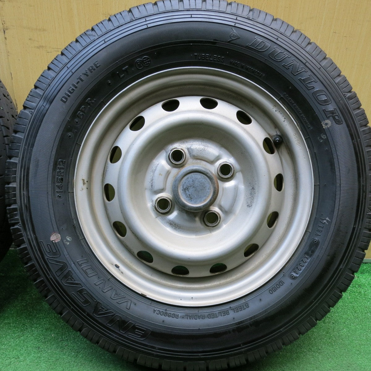 バリ溝！24年！9分★145R12 6PR ダンロップ エナセーブ VAN01 スチール ホイール 12インチ 軽トラ 等 PCD100/4H★5083112HAノ
