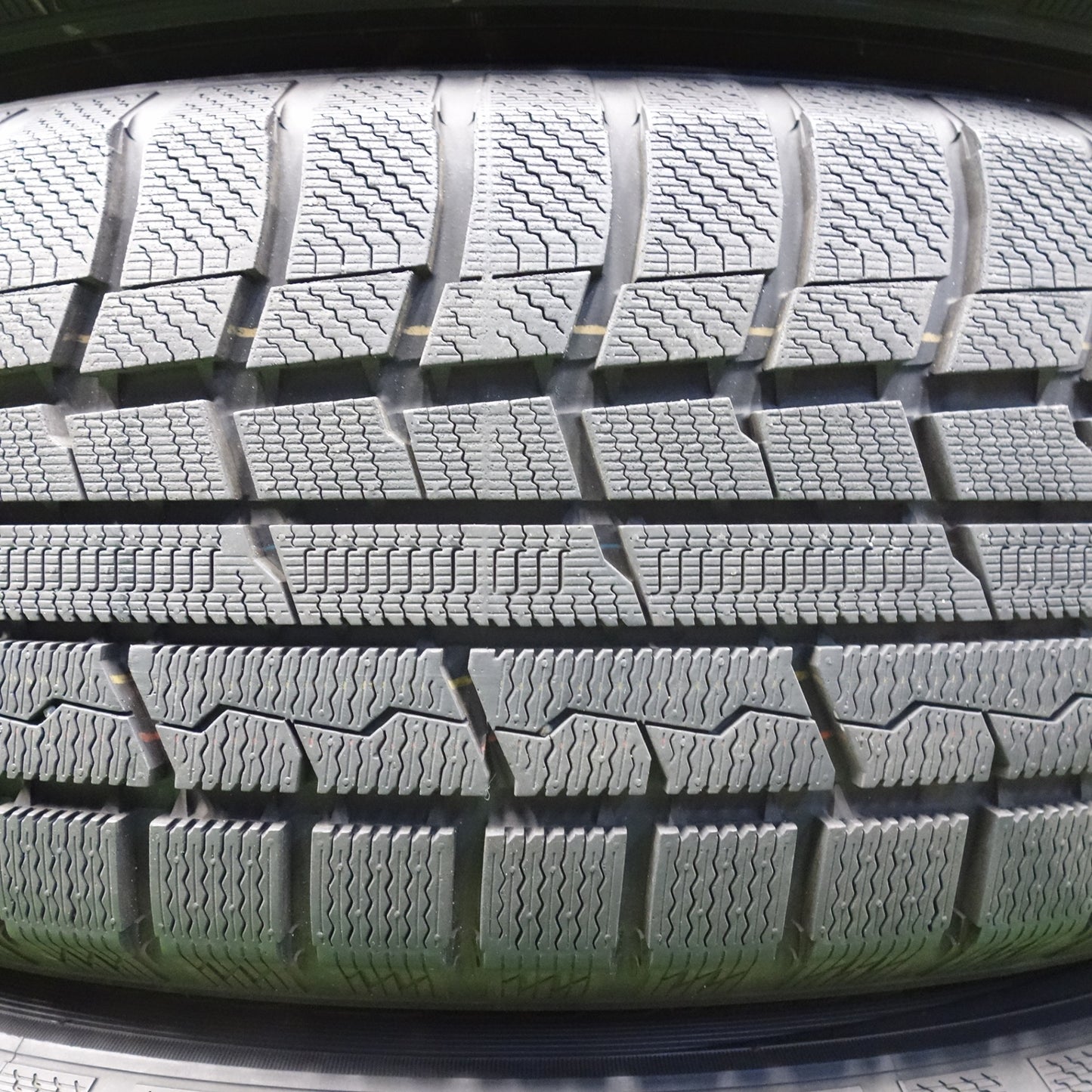 ほぼ未使用！23年！キレイ★スタッドレス 225/60R17 トーヨー ウインター トランパス TX TIRADO Eta LA STRADA ティラード ラストラーダ 17インチ PCD114.3/5H★5121802KTス