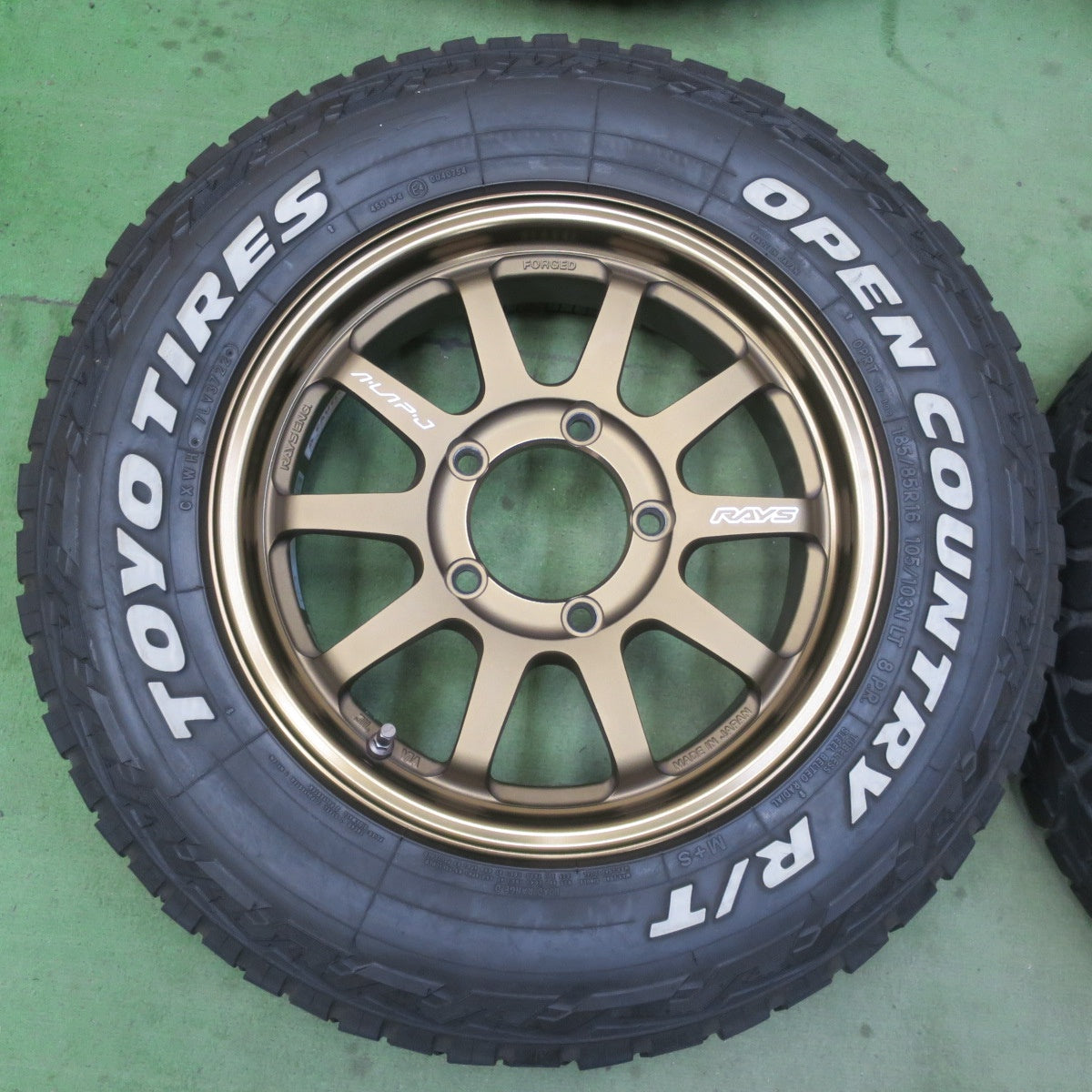 キレイ！22年★RAYS A・LAP-J 185/85R16 105/103N 8PR トーヨー オープンカントリー R/T ホワイトレター レイズ 16インチ PCD139.7/5H★6033017イノ