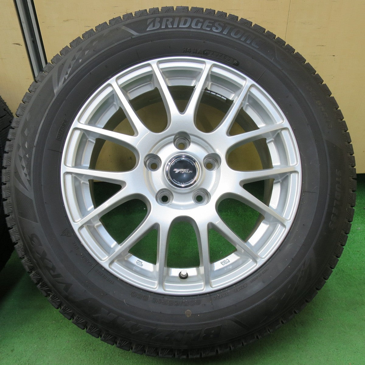 [送料無料] バリ溝！21年！キレイ！ほぼ10分★スタッドレス 205/65R16 ブリヂストン ブリザック VRX3 TOPRUN トップラン 16インチ PCD114.3/5H★5011110イス