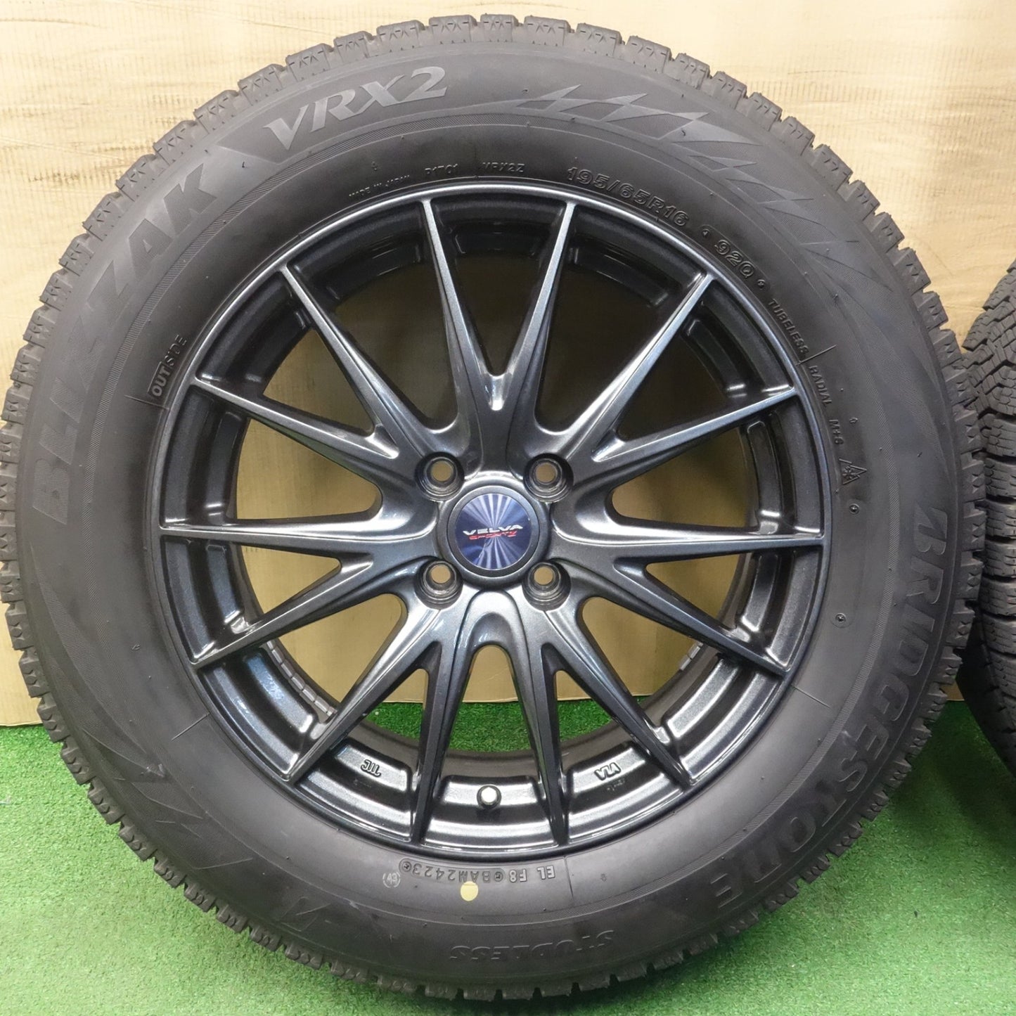 バリ溝！23年！キレイ！9.5分★スタッドレス 195/65R16 ブリヂストン ブリザック VRX2 VELVA SPORTZ ヴェルヴァ 16インチ PCD100/4H★6031901KTス