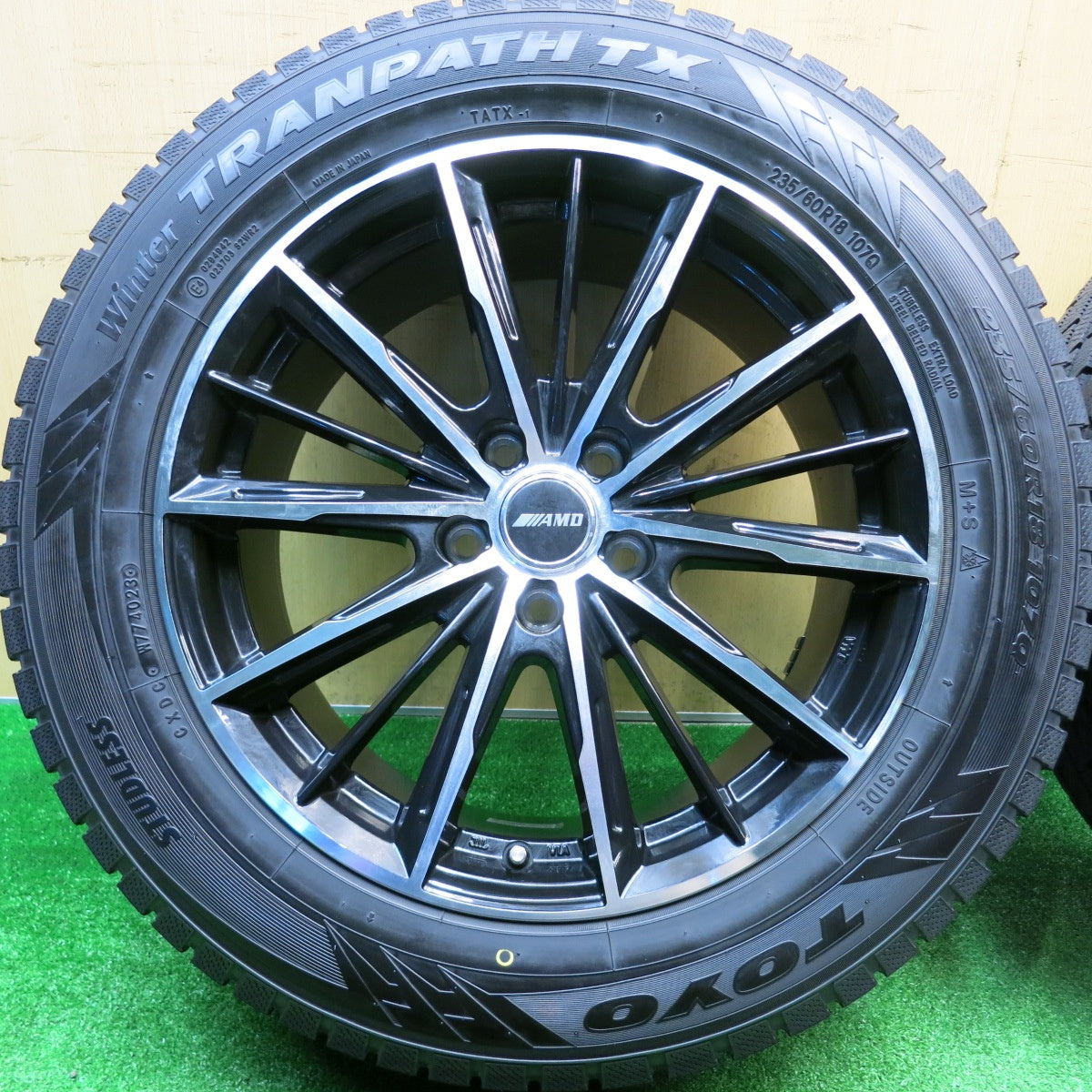 バリ溝！23年！キレイ！ほぼ10分★スタッドレス 235/60R18 トーヨー ウインター トランパス TX AMD 社外 アルミ 18インチ PCD114.3/5H★5103003HAス