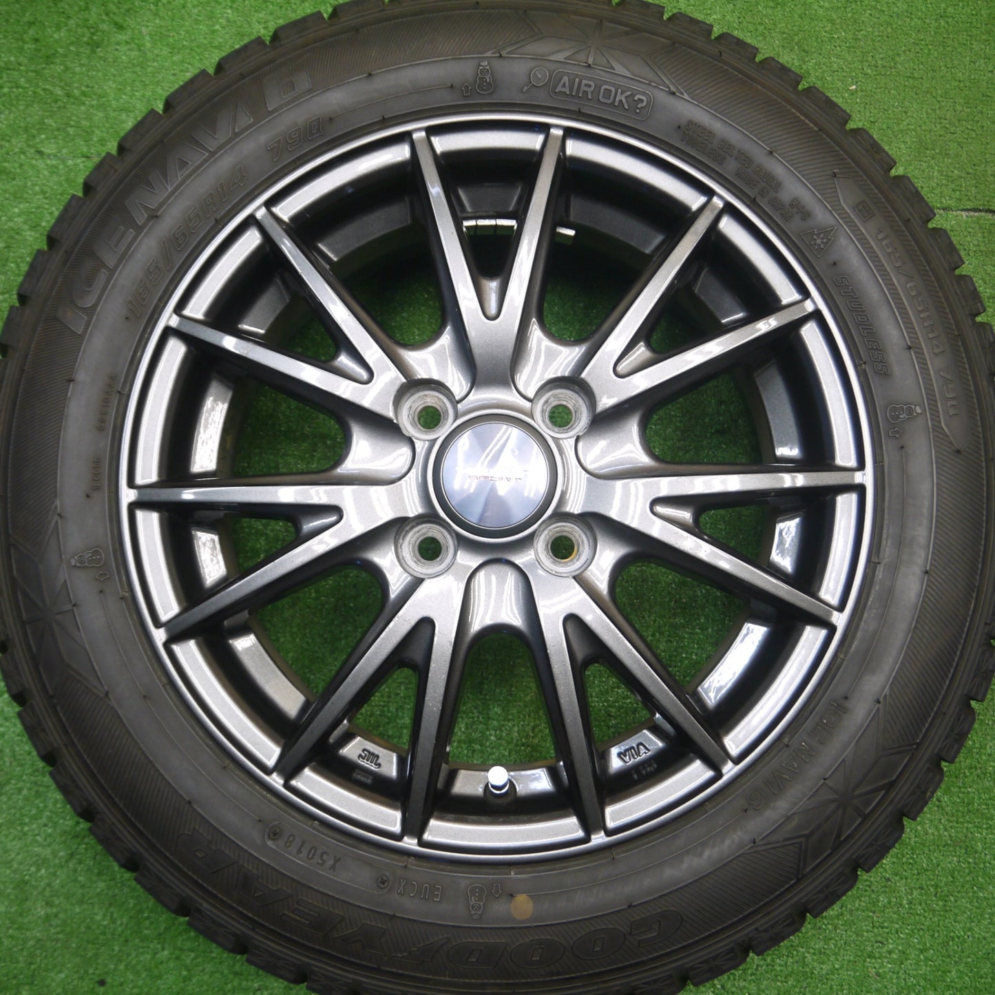 [送料無料] バリ溝！9.5分以上★スタッドレス 165/65R14 グッドイヤー アイスナビ6 VELVA SPORT ヴェルヴァ 14インチ PCD100/4H★4101801Hス