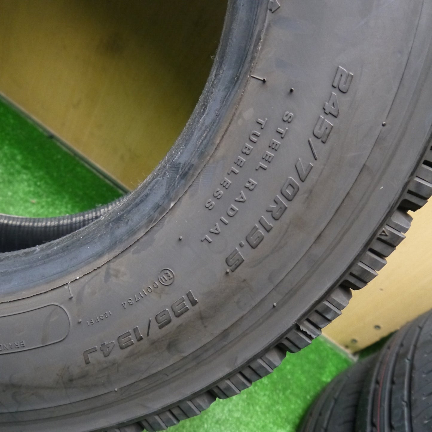 2本価格★トラック タイヤ 245/70R19.5 136/134J スタッドレス ダンロップ デクテス SP081 DECTES 19.5インチ★5122303Hスタ