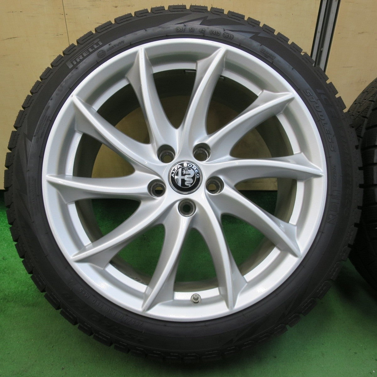 センサー付！キレイ★アルファロメオ ジュリア 純正 225/45R18 255/40R18 スタッドレス ピレリ アイスアシンメトリコ 18インチ PCD110/5H★5020310イス