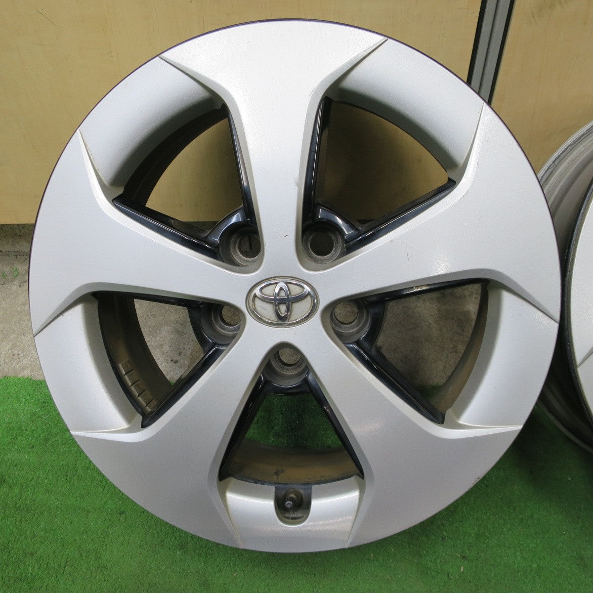 4本価格★トヨタ 30系 プリウス 純正 ホイール 15インチ 15×6JJ PCD100/5H★6022504ナホ