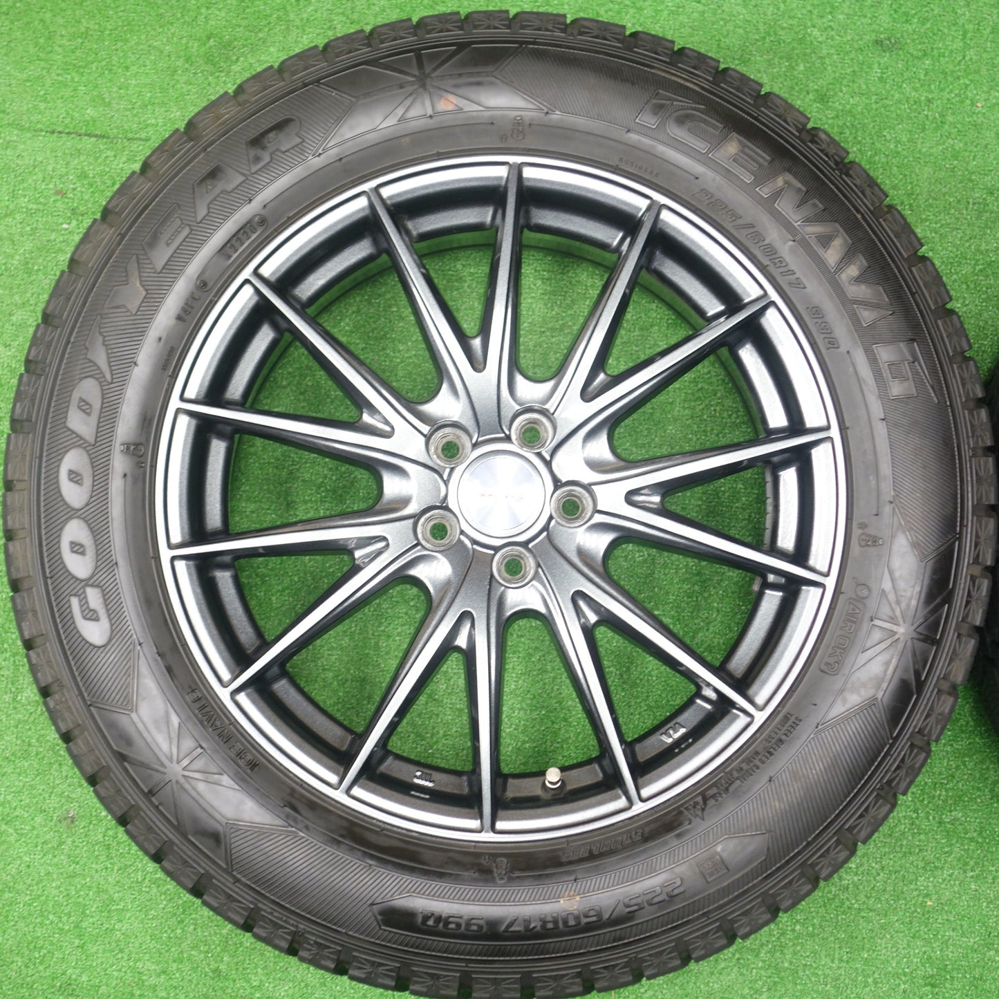 バリ溝！キレイ！9分★XV フォレスター 等 225/60R17 スタッドレス グッドイヤー アイスナビ6 VELVA SPORTZ ヴェルヴァ 17インチ PCD100/5H★5122803KTス