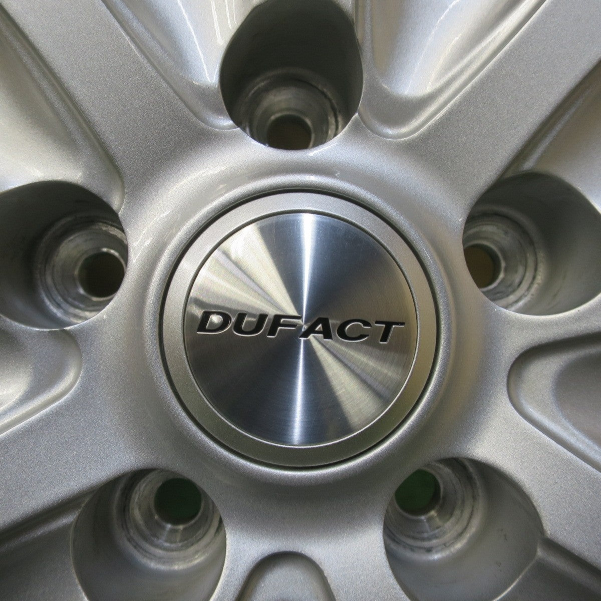 バリ溝！23年！キレイ！9.5分以上◎スタッドレス 215/60R17 ダンロップ ウインターマックス 03 DUFACT デュファクト 17インチ PCD114.3/5H◎6062703イス