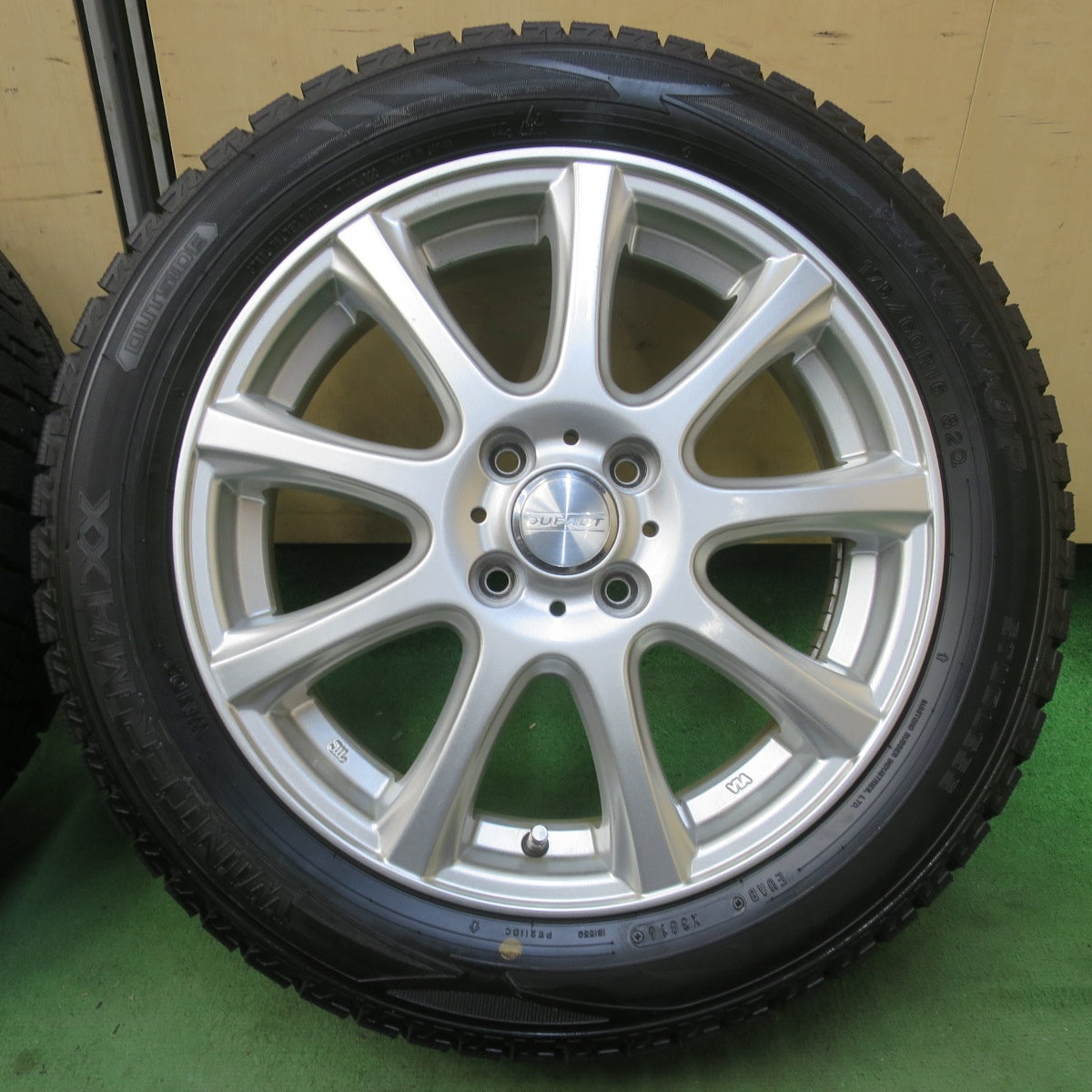 バリ溝！キレイ！9.5分以上★スタッドレス 175/60R16 ダンロップ ウインターマックス WM02 DUFACT デュファクト 16インチ PCD100/4H★6022501イス