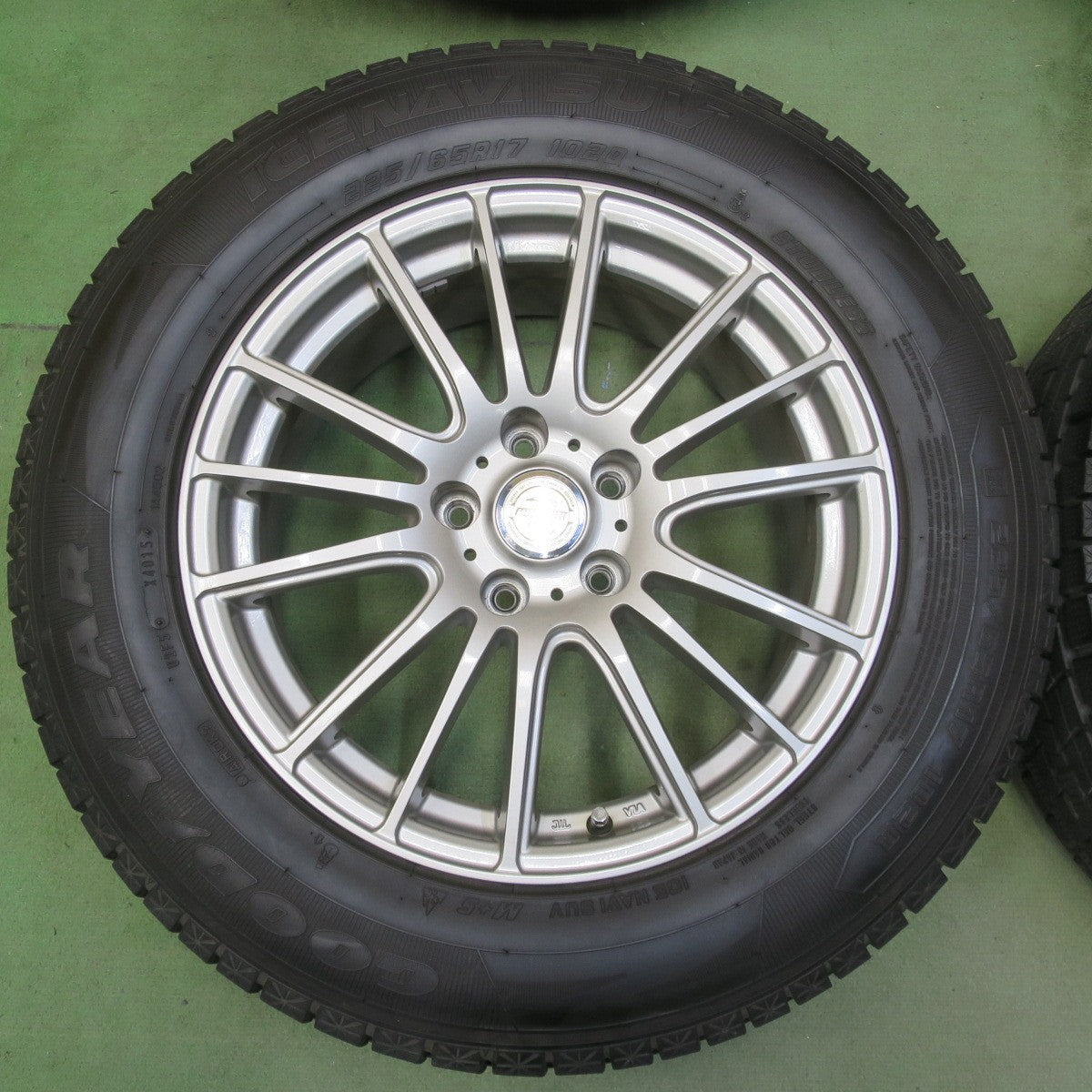 バリ溝！キレイ！9.5分◎スタッドレス 225/65R17 グッドイヤー アイスナビ SUV ravrion selzer ラブリオン 17インチ PCD114.3/5H◎6081204イス