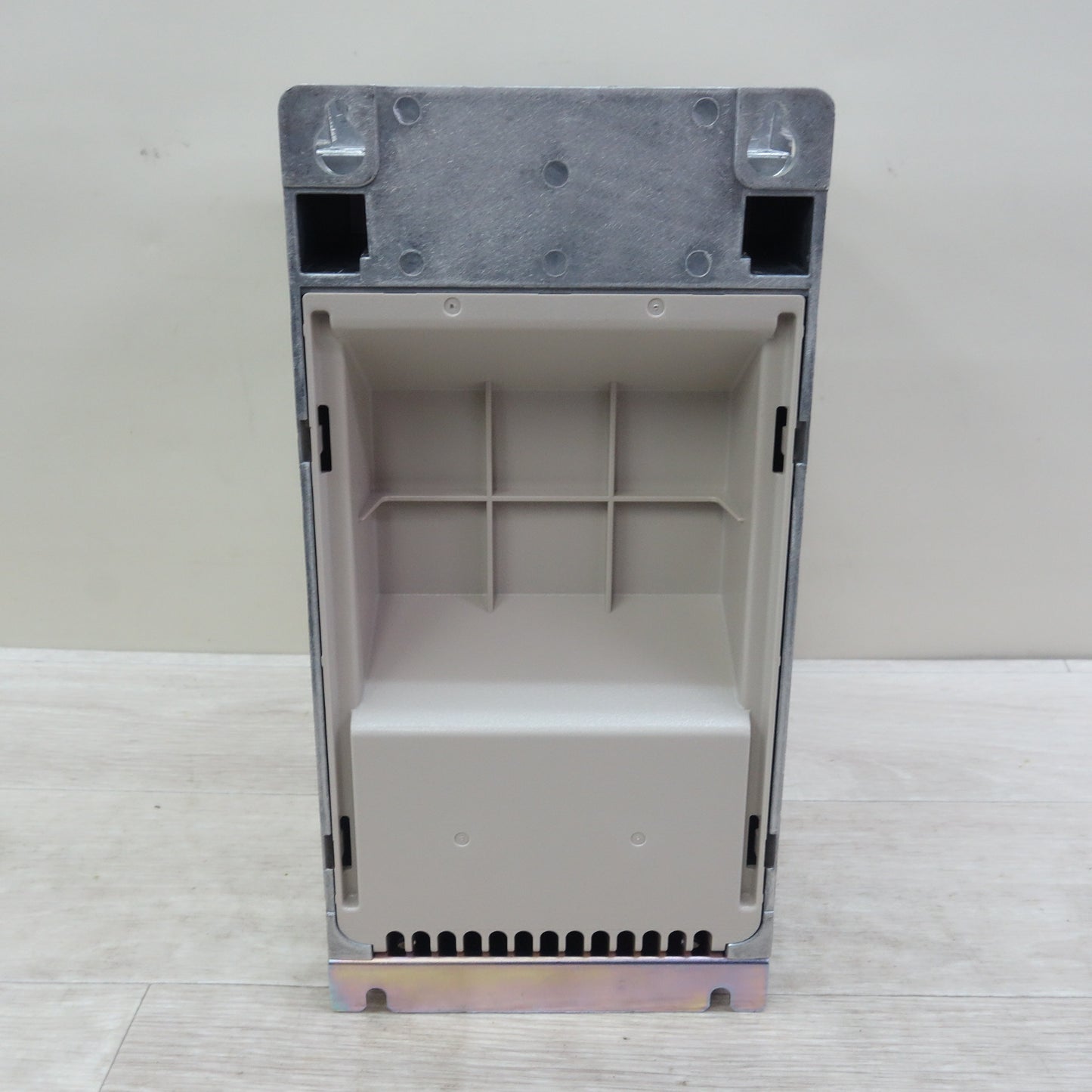 [送料無料] 未使用☆YASKAWA 安川 インバーター 200V 5.5kW/3.7kW GA700☆