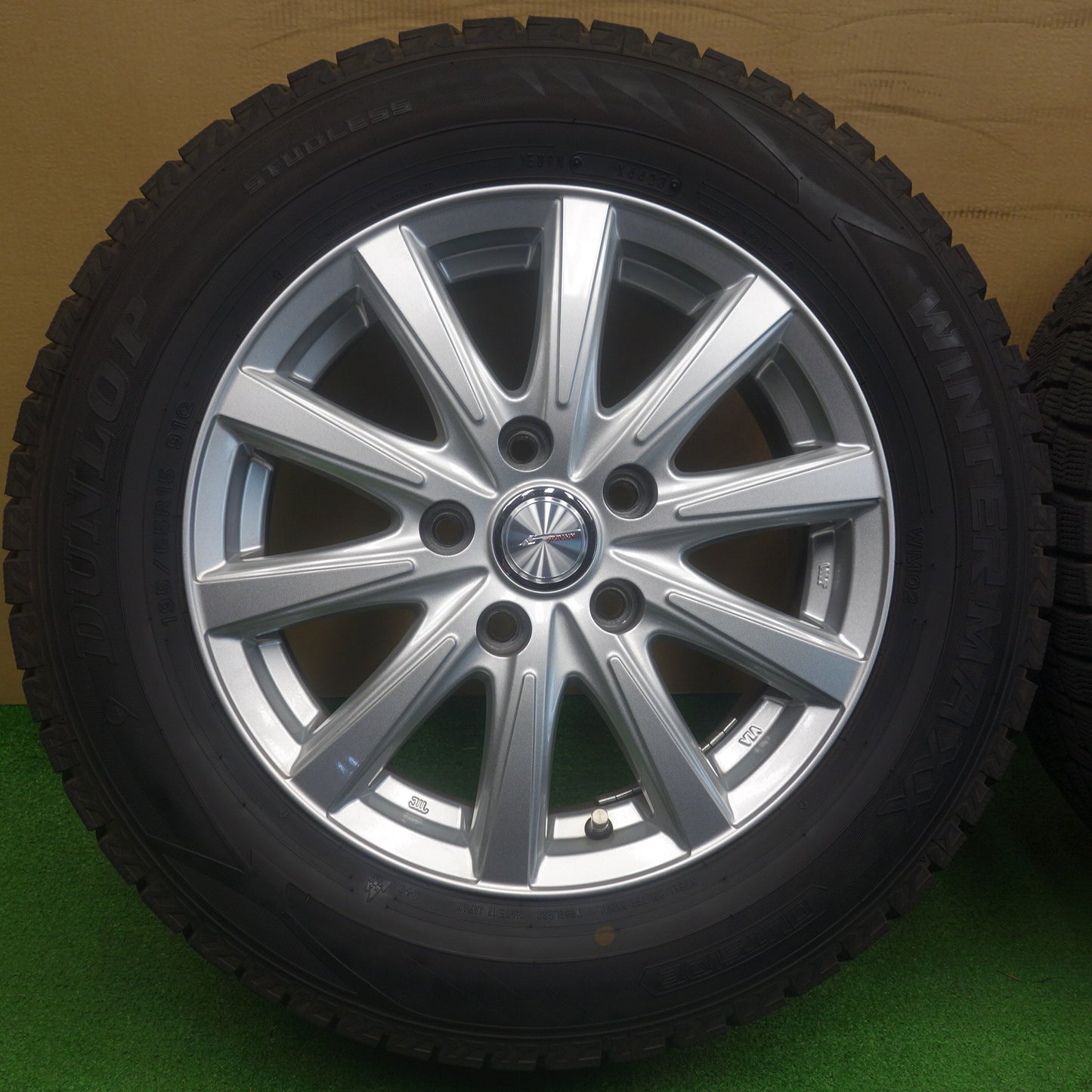 バリ溝！23年！キレイ！9.5分★スタッドレス 195/65R15 ダンロップ ウインターマックス WM02 JOKER ジョーカー 15インチ PCD114.3/5H★6040501KTス
