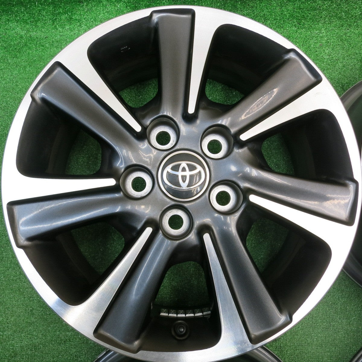 キレイ★トヨタ 80系 ノア ヴォクシー 純正 ホイール 16インチ 16×6J PCD114.3/5H★5110606HAホ