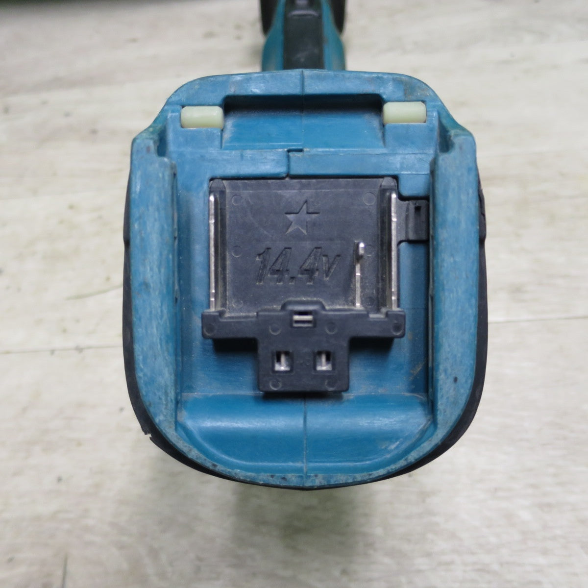 [送料無料] ☆マキタ 充電式 レシプロソー 14.4V JR144D バッテリー 付き セーバソー セーバーソー 電気 ノコギリ 切断機 電動 工具☆