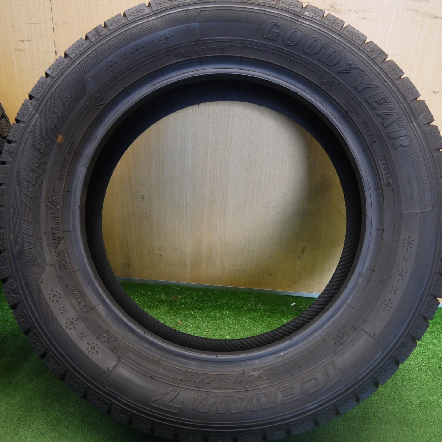 超バリ溝！23年！ほぼ10分★スタッドレス 185/65R15 グッドイヤー アイスナビ7 タイヤ 15インチ プリウス シエンタ デミオ ノート マツダ2 等★6072205Hスタ