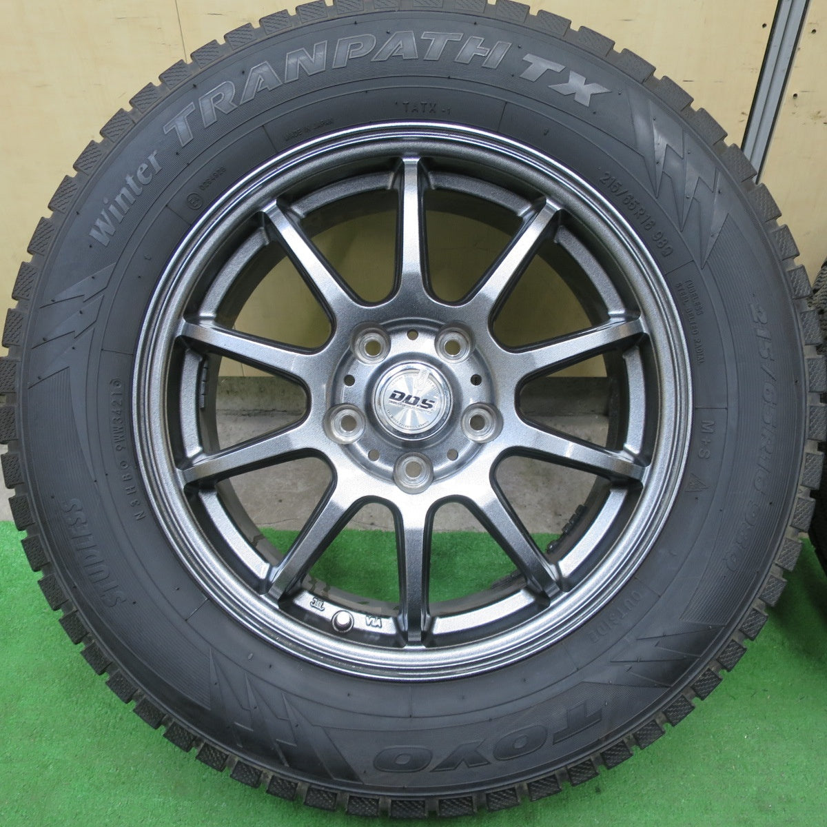 バリ溝！21年！キレイ！9.5分以上★スタッドレス 215/65R16 トーヨー ウインター トランパス TX D.O.S. DOS 16インチ PCD114.3/5H★5062001TTス