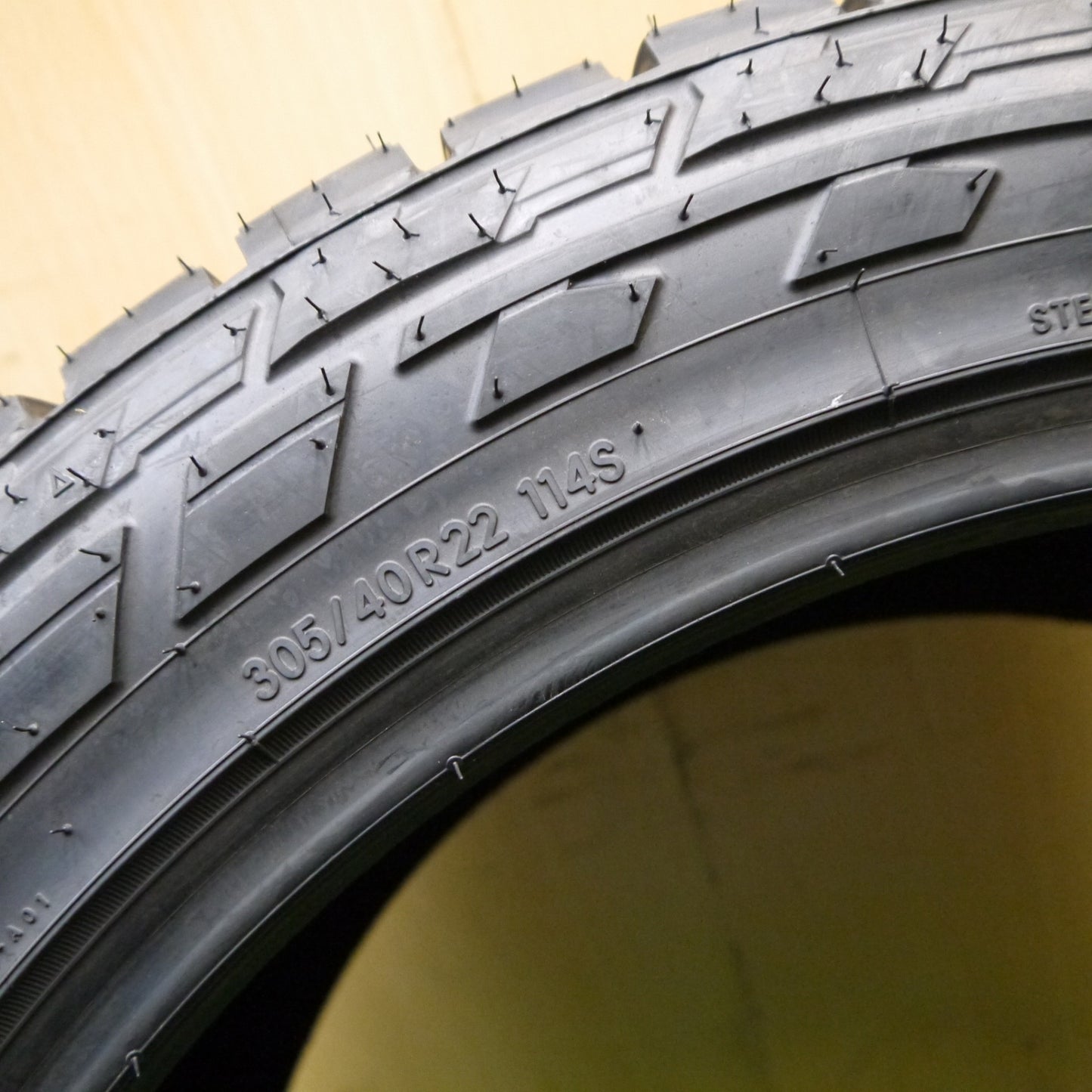 未使用！24年！1本★305/40R22 ニットー RECON GRAPPLER A/T タイヤ 22インチ ランクル 100 200 等★5081808Hノタ