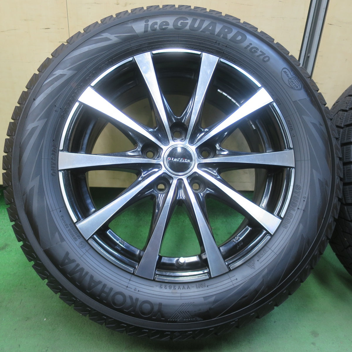 バリ溝！22年！9.5分★スタッドレス 215/60R16 ヨコハマ アイスガード iG70 Laffite ラフィット 16インチ PCD114.3/5H★6021304イス
