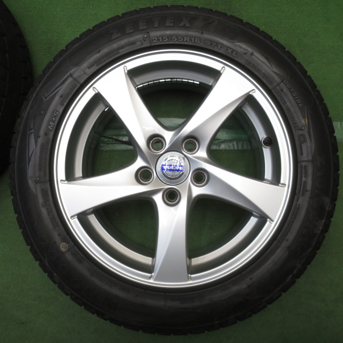 バリ溝！24年！キレイ！9.5分以上◎ボルボ V60 純正 HERA 215/55R16 スタッドレス ジーテックス WH2000 ヘラ 16インチ PCD108/5H◎6092907NJス