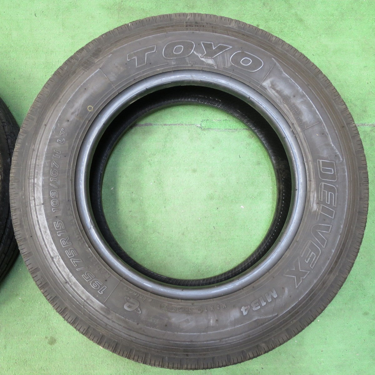 バリ溝！23年！9分★トラック バス バン 等 195/75R15 109/107N トーヨー デルベックス M134 15インチ タイヤ DELVEX★5041811イノタ