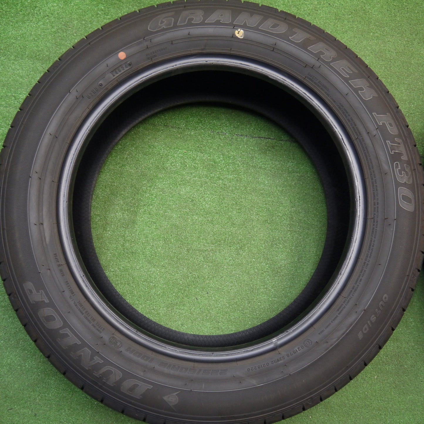 バリ溝！24年！9.5分★225/60R18 ダンロップ グラントレック PT30 タイヤ 18インチ ハリアー RAV4 等★5120306Hノタ