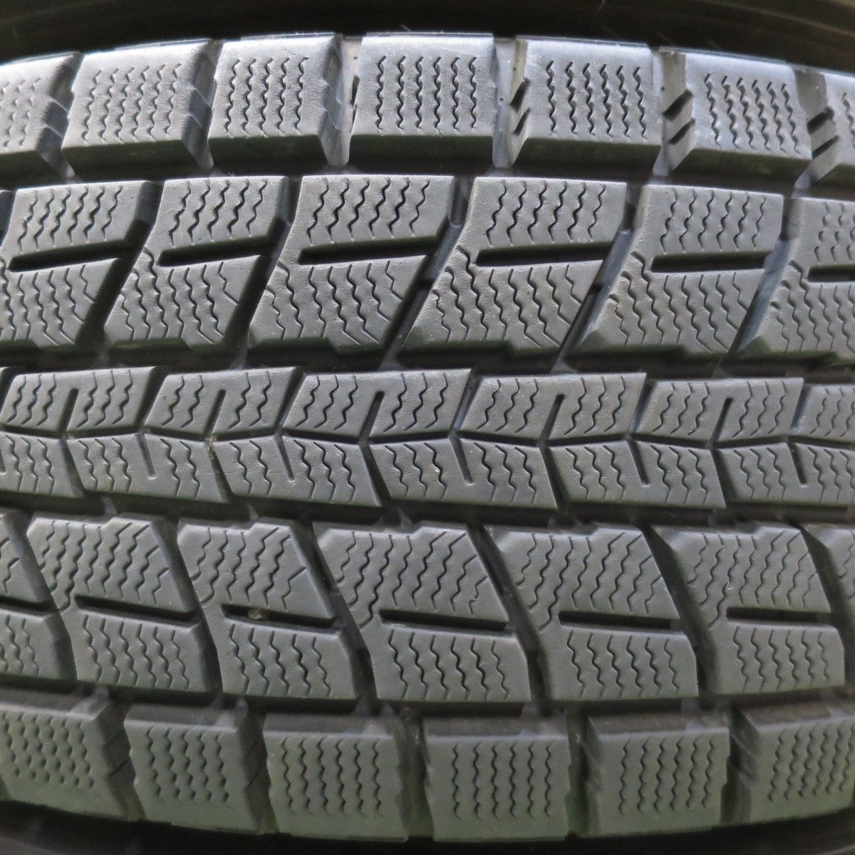 バリ溝！9.5分★スタッドレス 215/70R16 ダンロップ ウインターマックス SJ8 ROZEST ローゼスト 16インチ PCD114.3/5H★5030603イス
