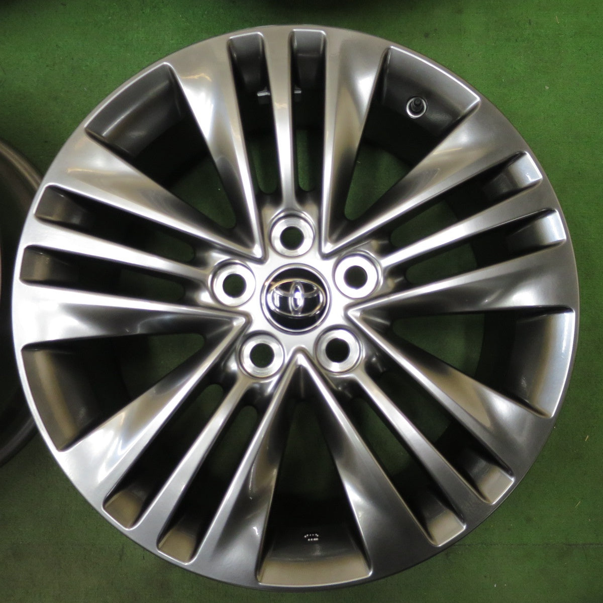 新車外し★トヨタ 40系 アルファード Zグレード 純正 ホイール 18インチ 18×7J PCD120/5H★6063001NGホ