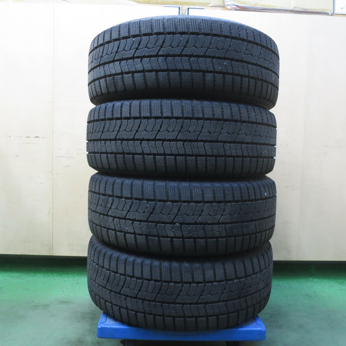 バリ溝！23年！キレイ！9.5分◎インプレッサ 等 205/55R16 スタッドレス トーヨー オブザーブ GIZ2 BALMINUM KR10 バルミナ 16インチ PCD100/5H◎6101306イス