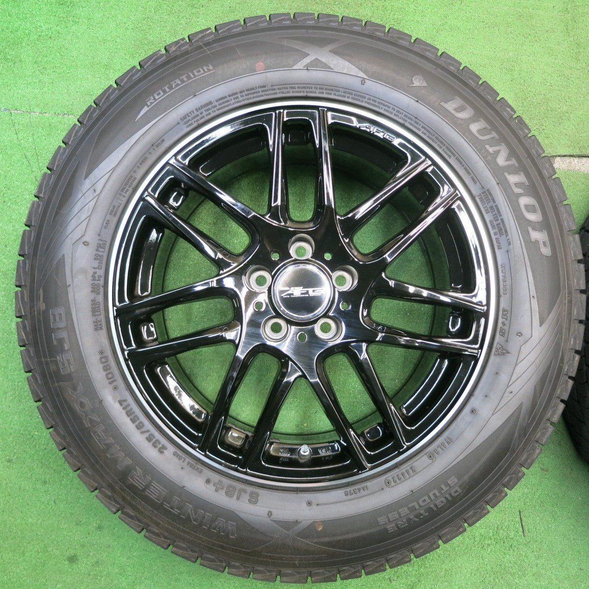バリ溝！22年！キレイ！9.5分以上★アウディ 等 EURO AFG 235/65R17 スタッドレス ダンロップ ウインターマックス SJ8 SJ8+ 17インチ PCD112/5H★5051204NJス