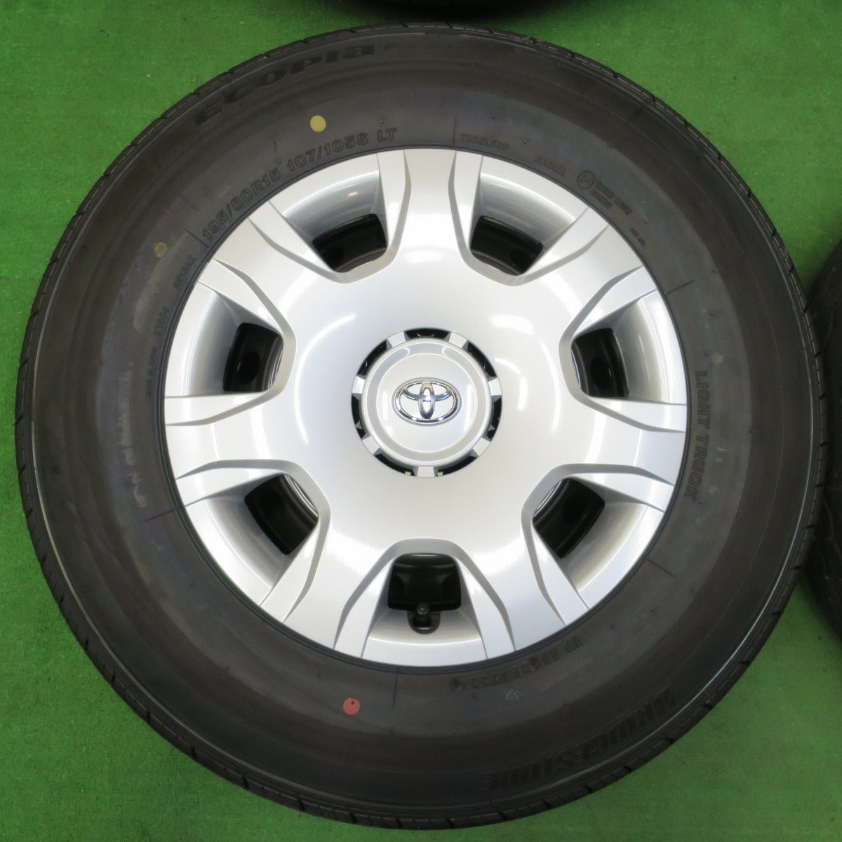 *送料無料* 新車外し！24年★トヨタ 200系 ハイエース 純正 スチール 195/80R15 107/105S ブリヂストン エコピア RD613 15インチ PCD139.7/6H★4072003イノ