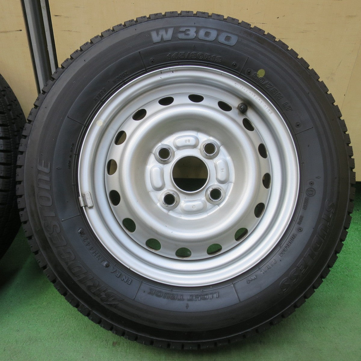 4本価格！22年★ダイハツ アトレー ハイゼット 等 純正 スチール 145/80R12 80/78N スタッドレス ブリヂストン W300 12インチ PCD100/4H★6031902イス