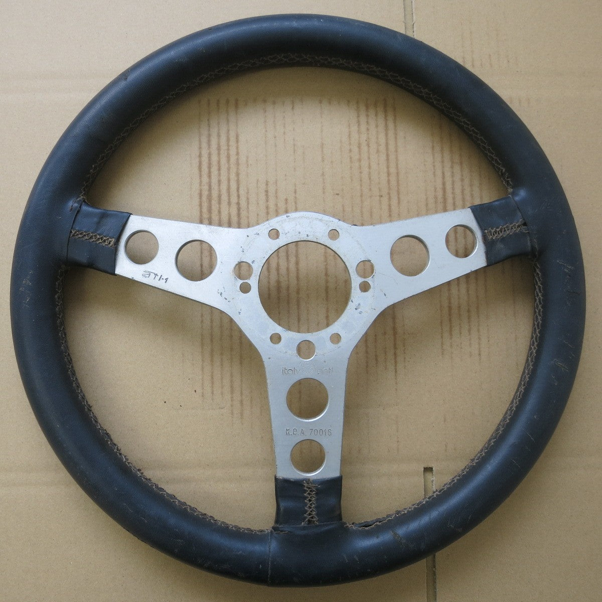 [送料無料] ◆ステアリング ハンドル 社外 ブラック 黒 レザー 車用 KBA 70016 メーカー不明 型式 不明◆