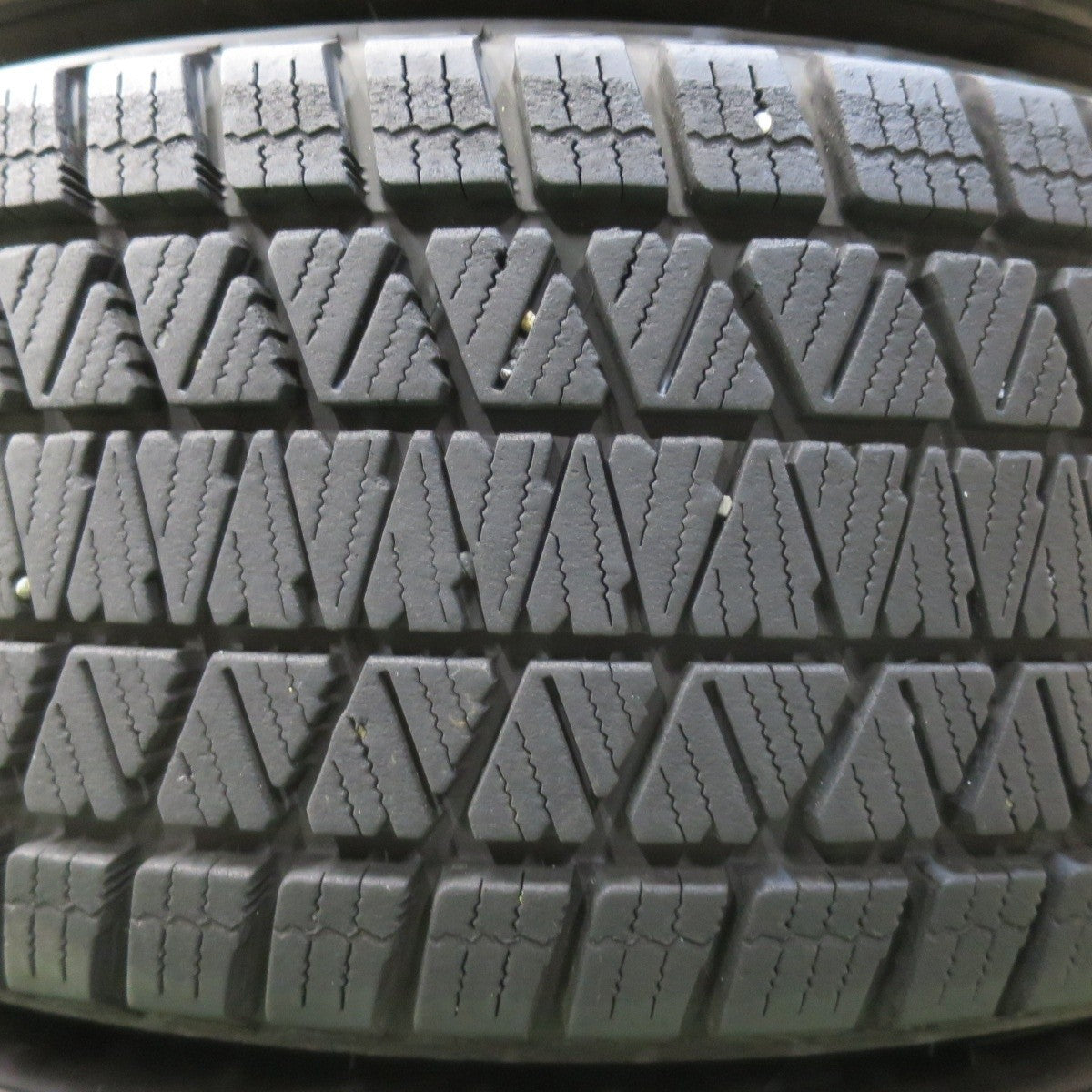 バリ溝！21年！キレイ！9分★スタッドレス 225/65R17 ブリヂストン ブリザック DM-V3 VELVA SPORTZ ヴェルヴァ 17インチ PCD114.3/5H★5021710イス
