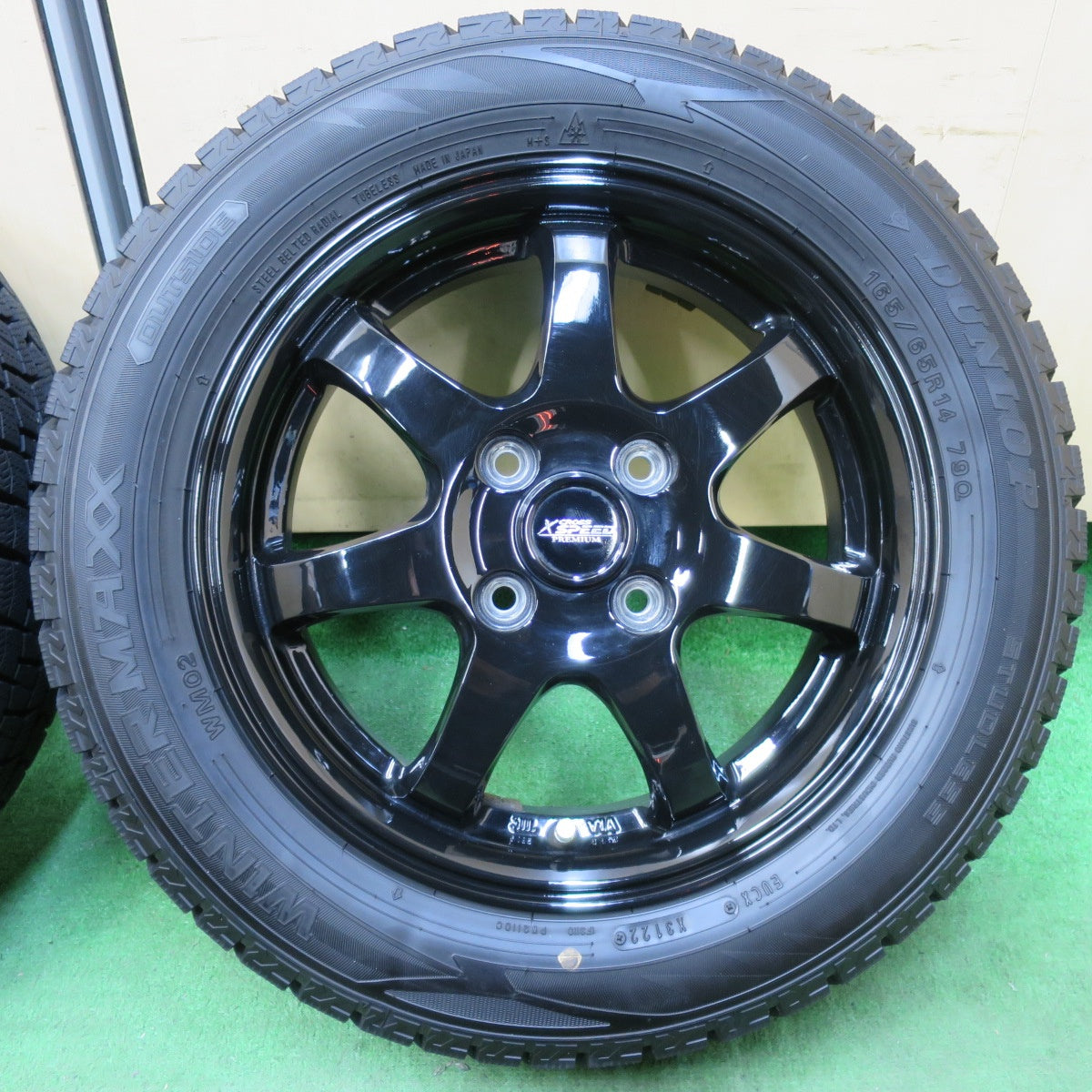 [送料無料] バリ溝！22年！綺麗！9.5分以上★スタッドレス X CROSS SPEED 165/65R14 ダンロップ ウインターマックス WM02 PREMIUM ソリオ ハスラー 等 PCD100/4H★5011306イス