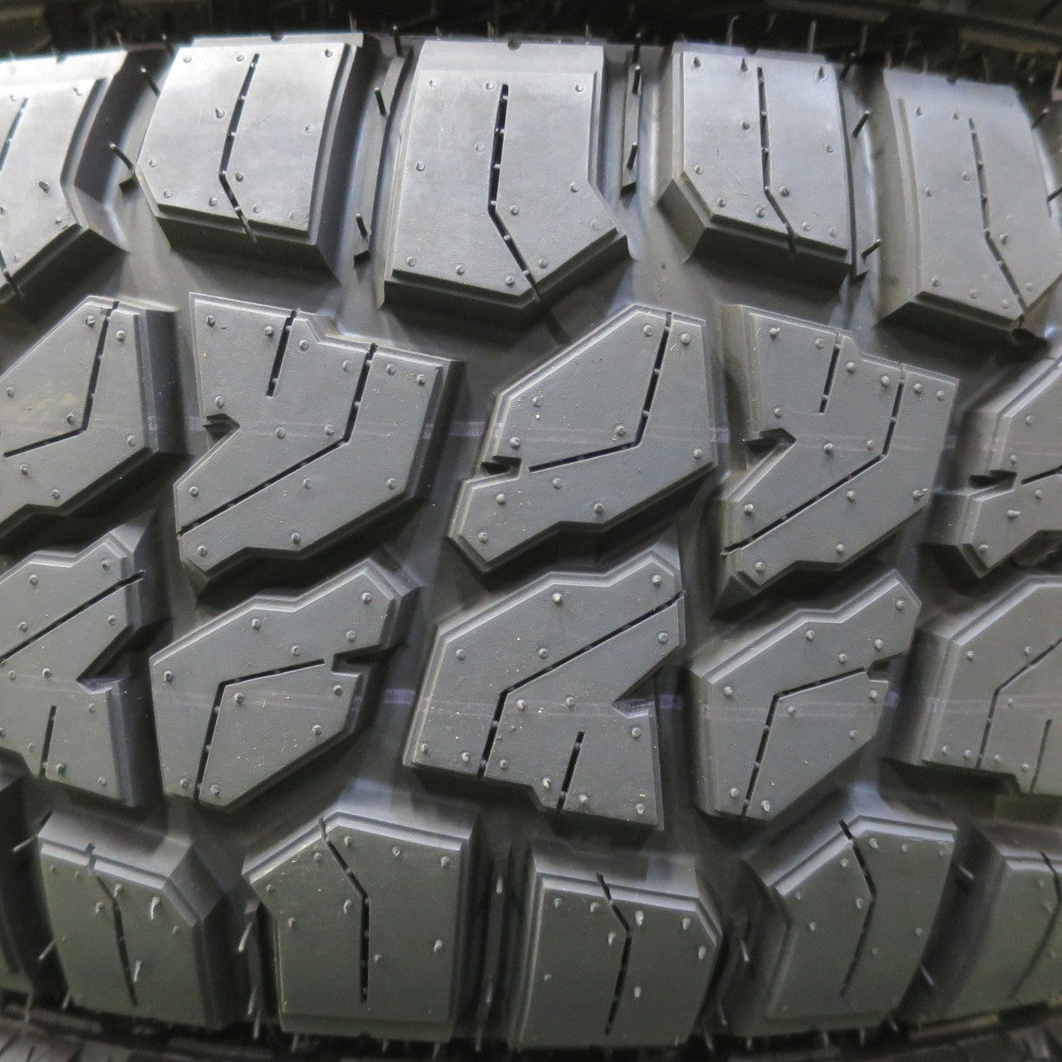 新車外し！26年！ほぼ未使用◎三菱 デリカ ミニ 純正 165/60R15 MONSTA RT HYBRID ホワイトレター 15インチ PCD100/4H◎6071806イノ