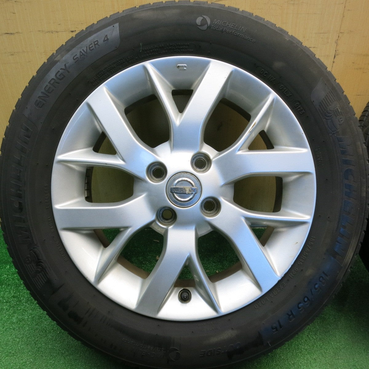バリ溝！23年！8.5分★日産 ノート e-power 純正 185/65R15 ミシュラン エナジーセイバー4 15インチ PCD100/4H★6041104HAノ