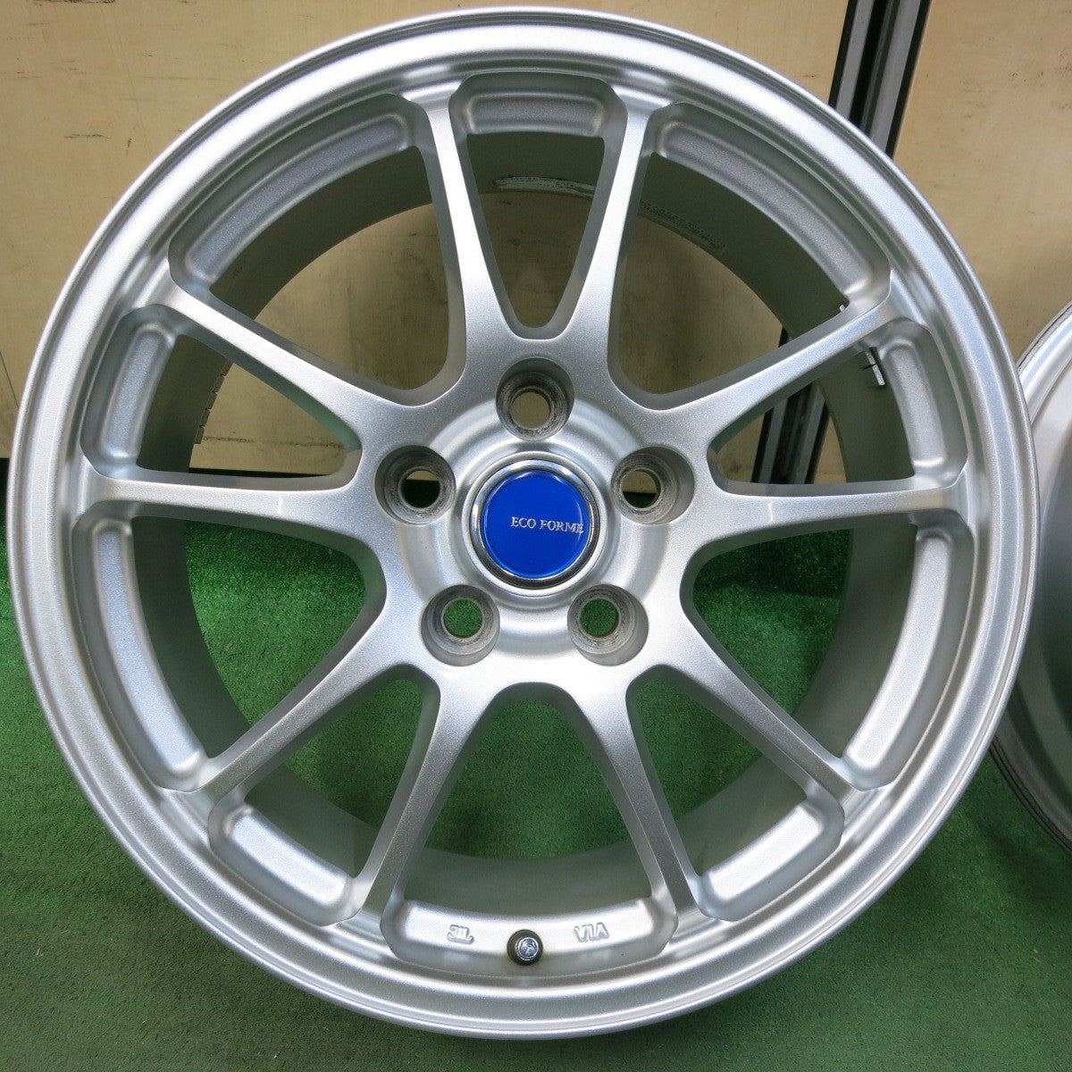 [送料無料] キレイ★ECO FORME エコフォルム 17インチ 社外 アルミ ホイール 17×7J PCD114.3/5H★5012803SYホ