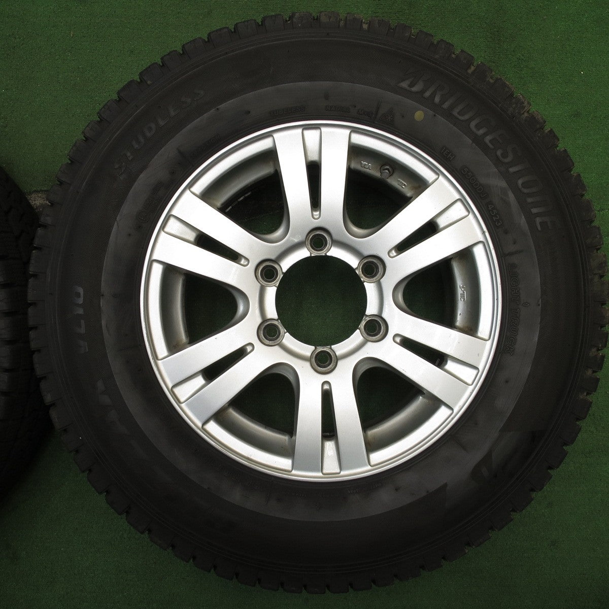 バリ溝！23年！9.5分★ハイエース 等 195/80R15 107/105N スタッドレス ブリヂストン ブリザック VL10 社外 アルミ 15インチ PCD139.7/6H★5053008NJス