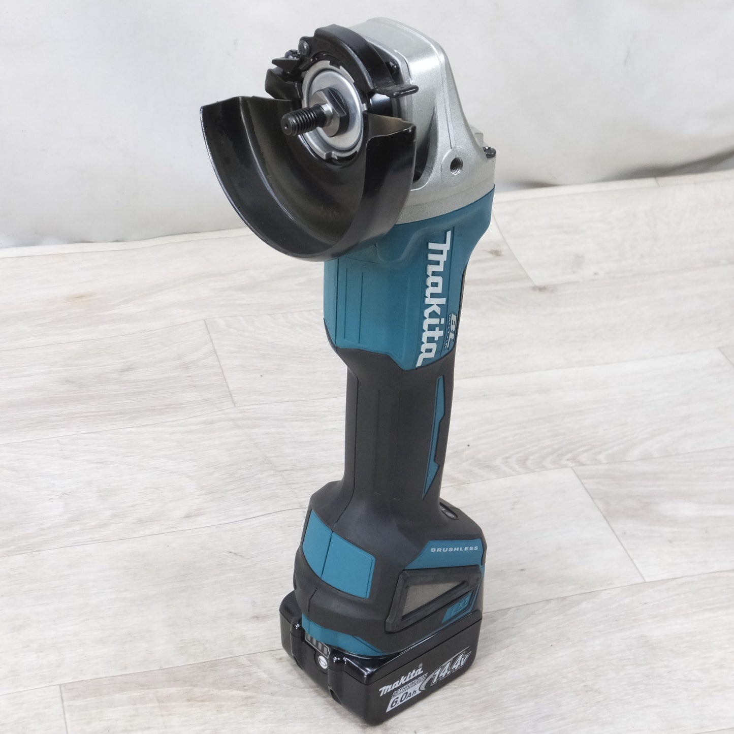 [送料無料] キレイ◆マキタ 充電式 ディスク グラインダ 100mm 14.4V GA403DN バッテリー 充電器 ケース 付き 電動 工具◆